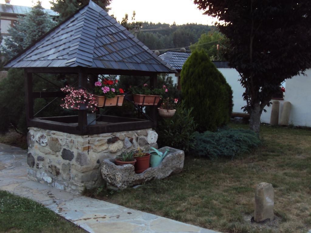 Castle Kaštieľ Kotešová Apartamento Exterior foto