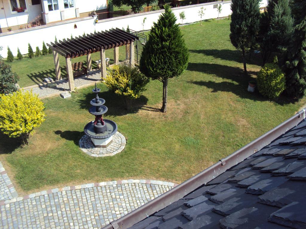 Castle Kaštieľ Kotešová Apartamento Quarto foto