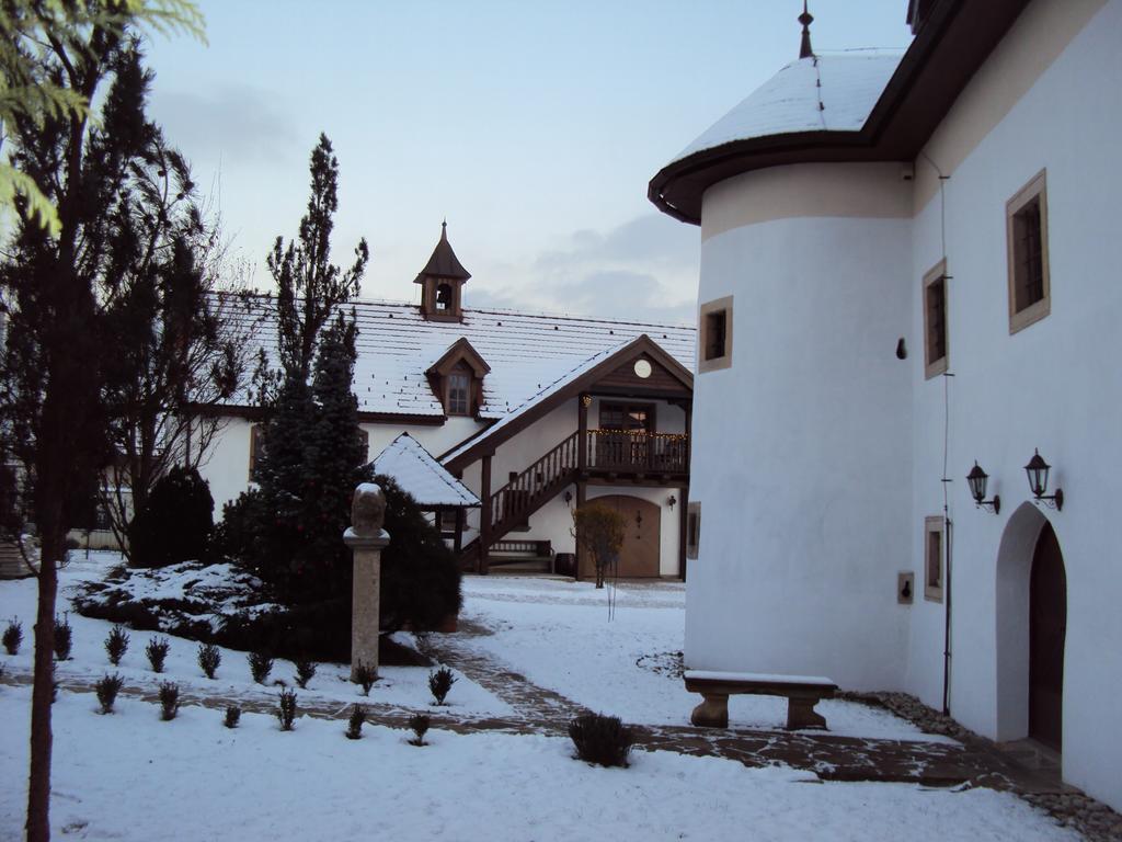 Castle Kaštieľ Kotešová Apartamento Exterior foto