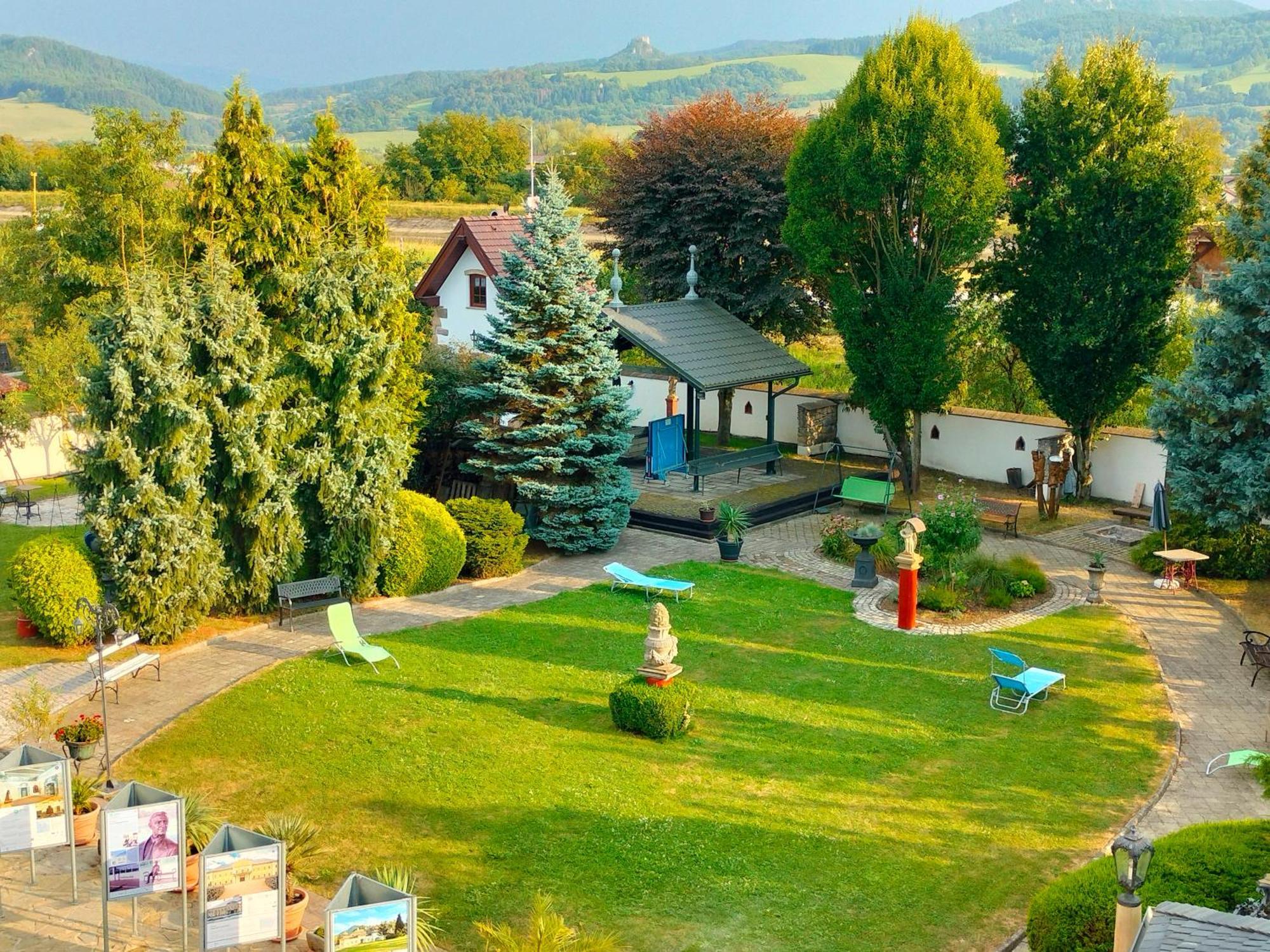 Castle Kaštieľ Kotešová Apartamento Exterior foto