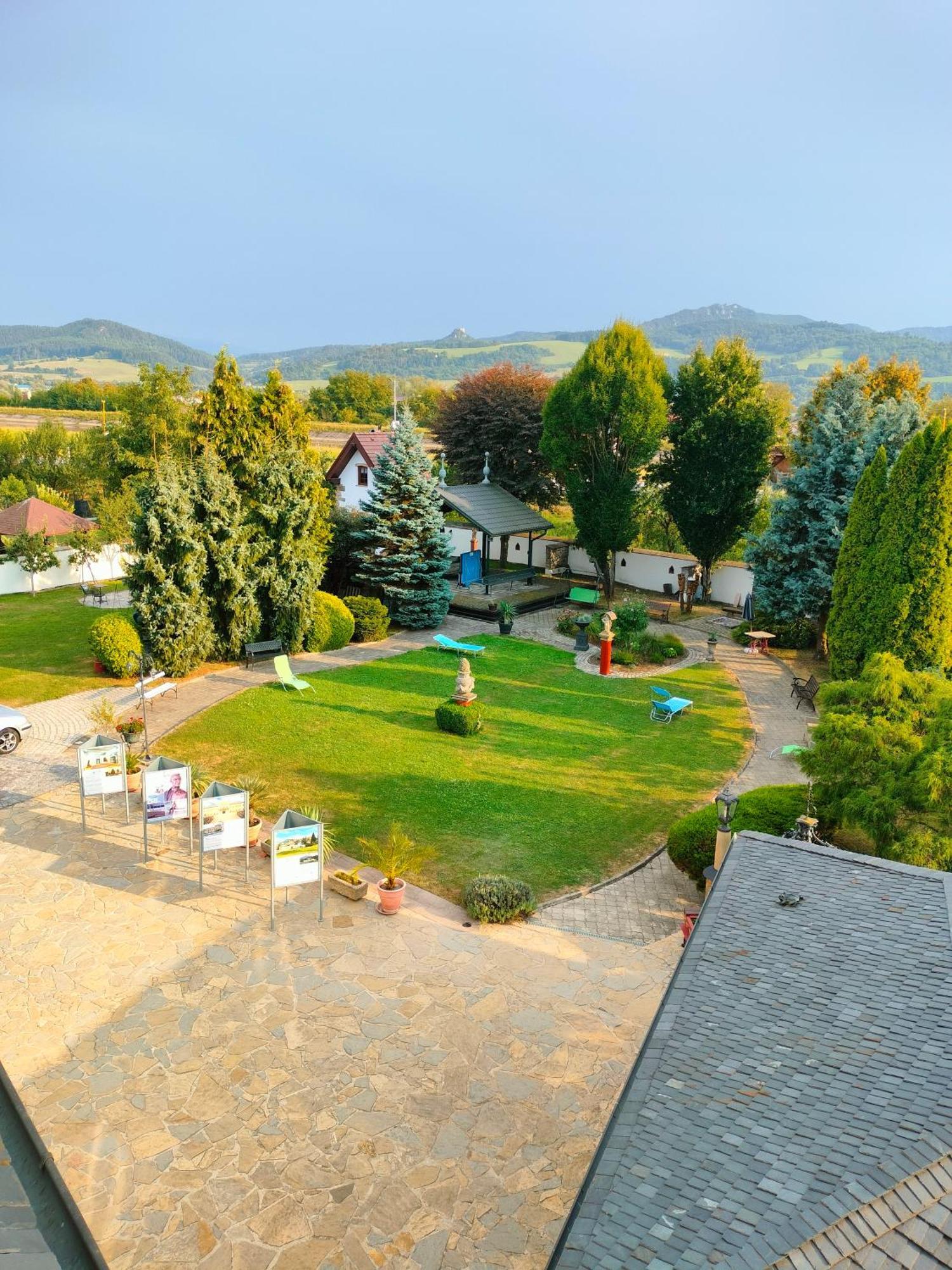 Castle Kaštieľ Kotešová Apartamento Exterior foto
