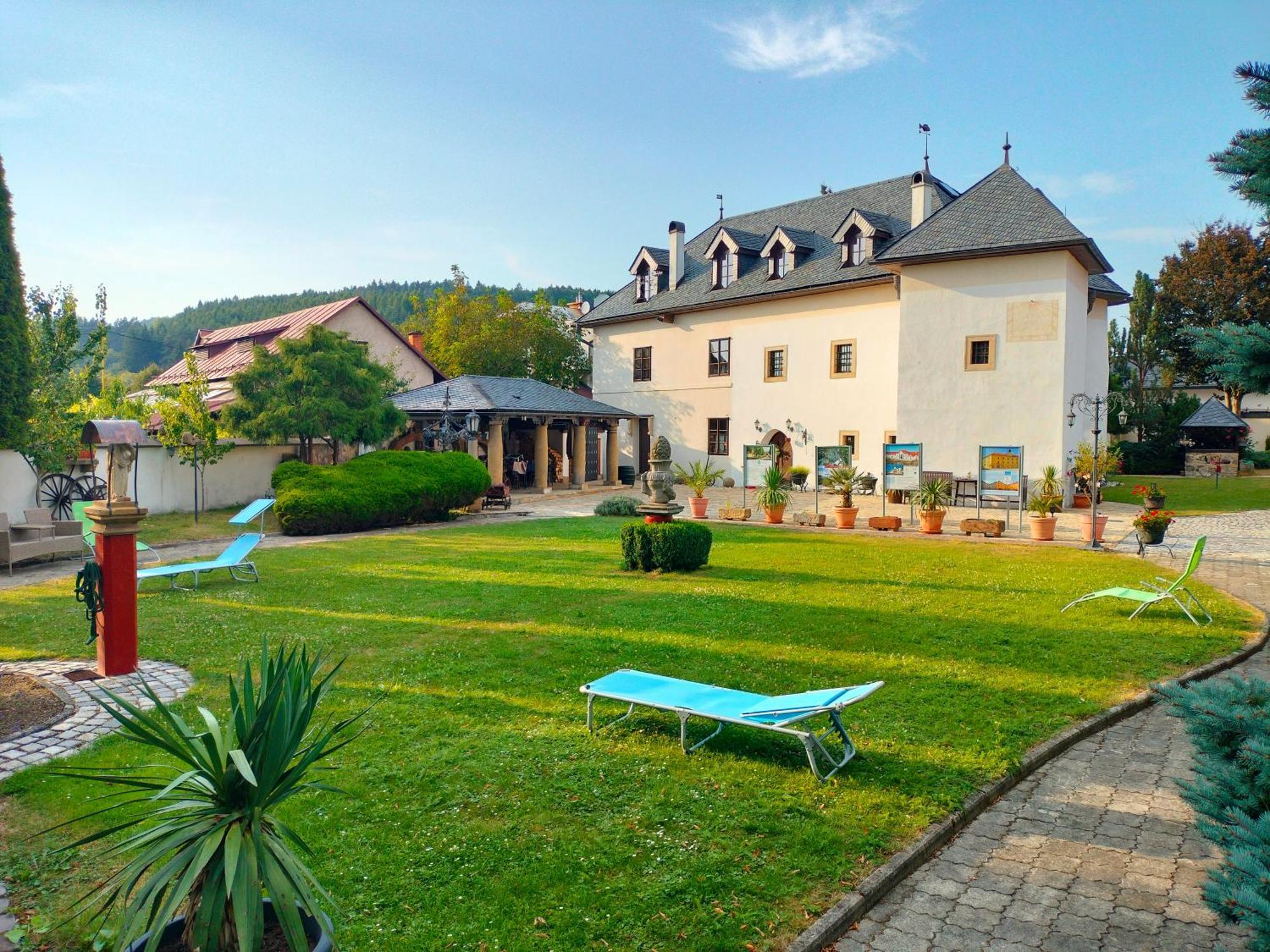 Castle Kaštieľ Kotešová Apartamento Exterior foto