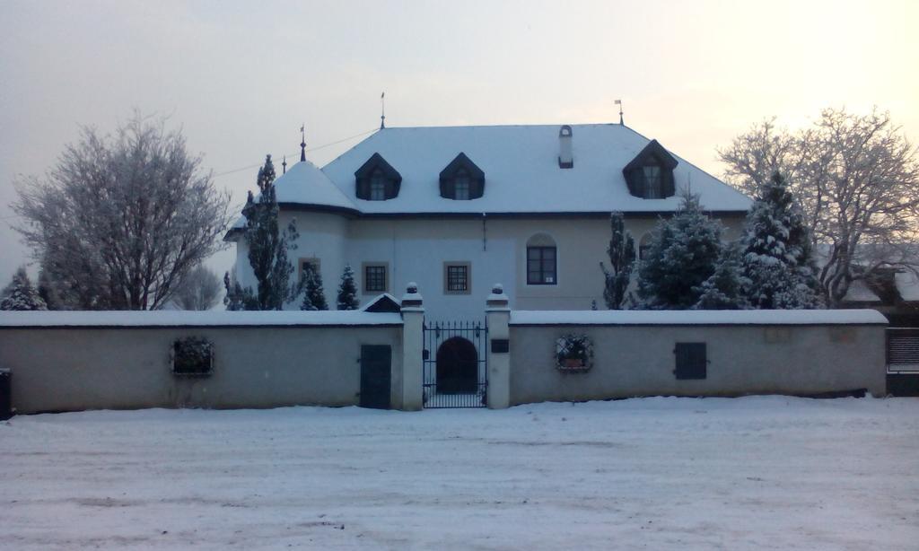 Castle Kaštieľ Kotešová Apartamento Exterior foto